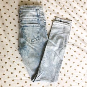 High-Waisted Lightwash Denim
